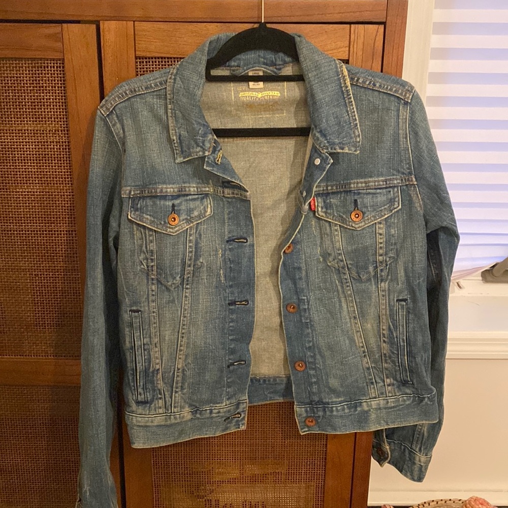 LEVI’s denim jacket